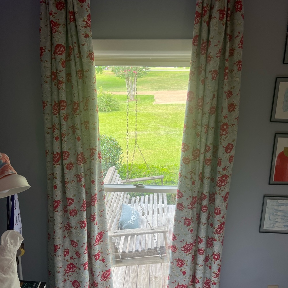 rose patterned curtains (for 2 windows) + pillow case - Picture 2 of 5